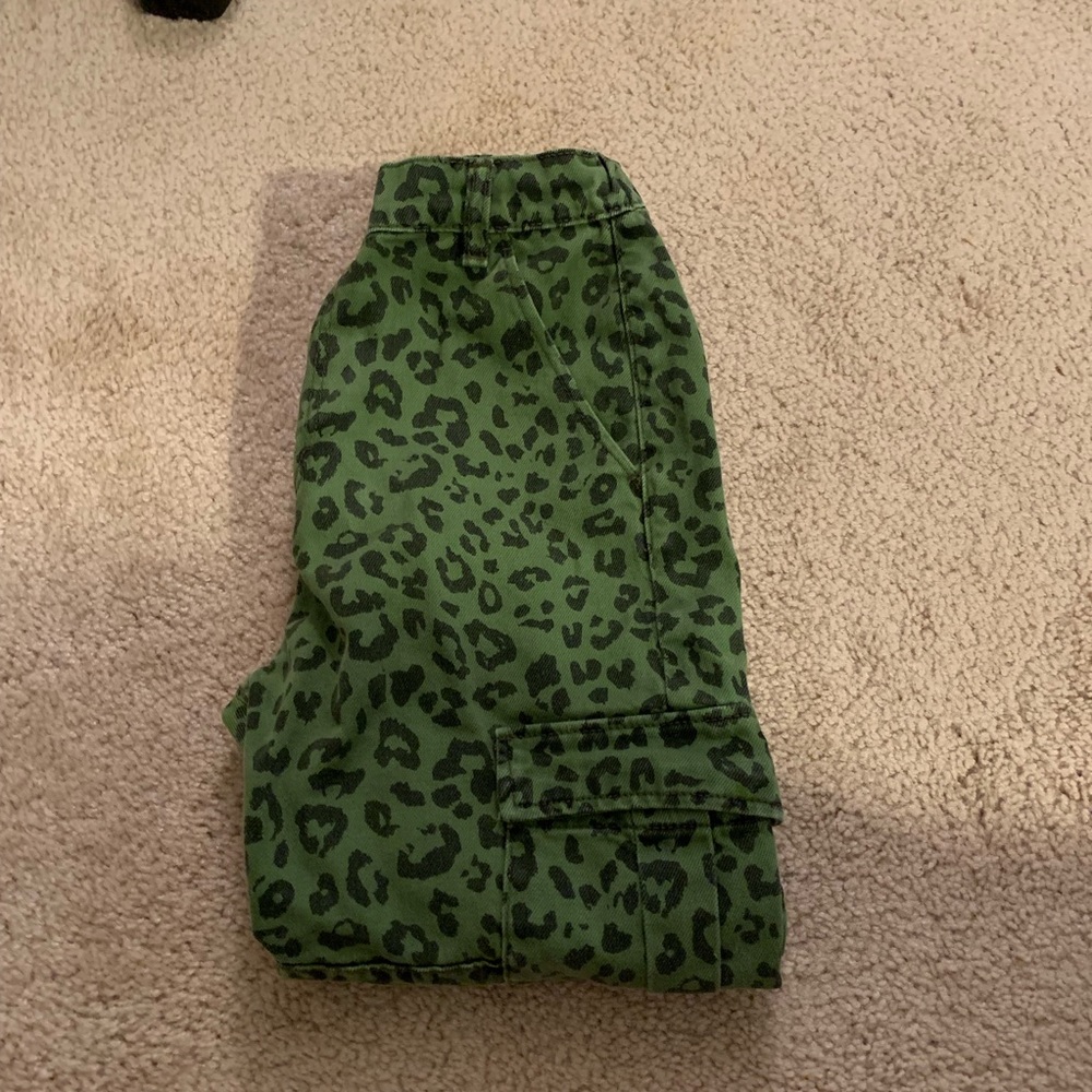 Bershka Green leopard cargo pants BRAND NEW - Picture 3 of 6